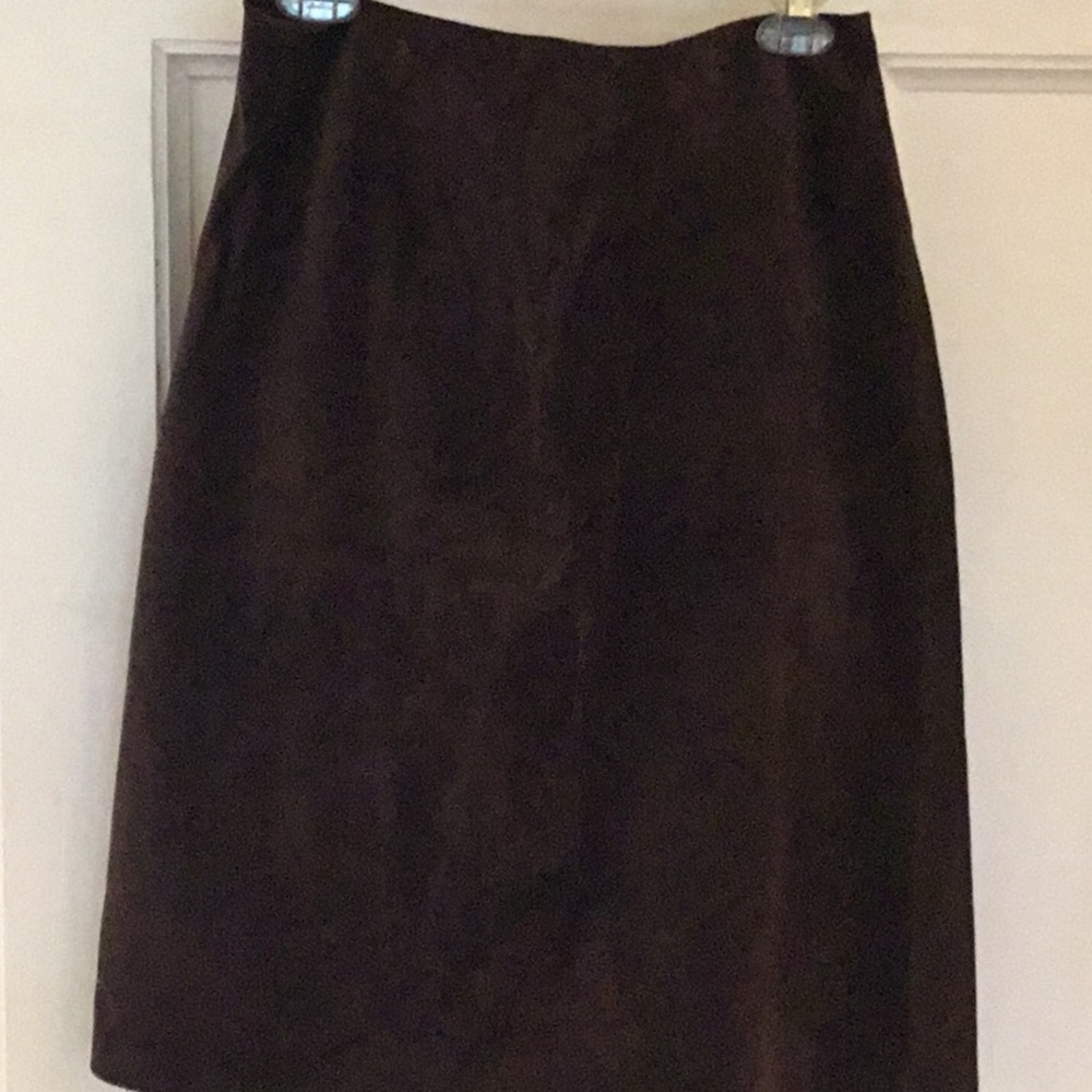 Suede knee length Gap skirt size 14, fully lined, in great condition